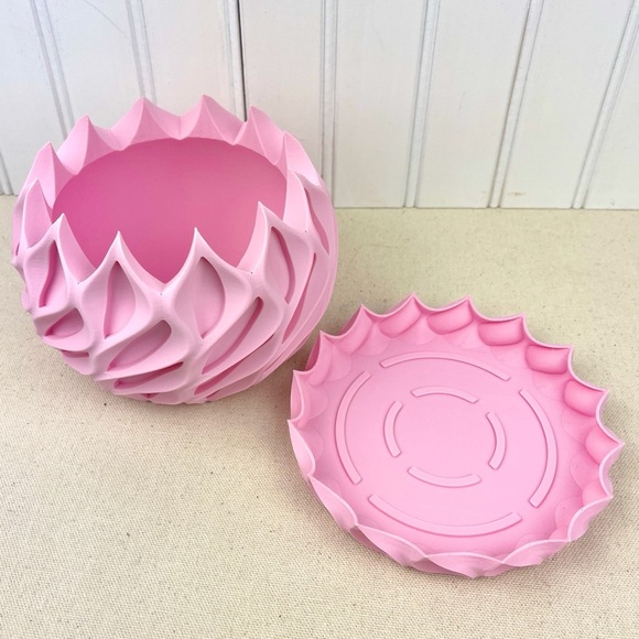 Modern Geometric Planter Pot, Twisted Planter Pot, Small Indoor Flower Pot - Picture 9 of 9